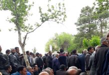 Iran – Manifestation des agriculteurs d’Ispahan avec le slogan « l’agriculteur est prêt à mourir, mais n’acceptera pas l’humiliation » – vidéo Les protestations de milliers d'agriculteurs de Varzaneh
