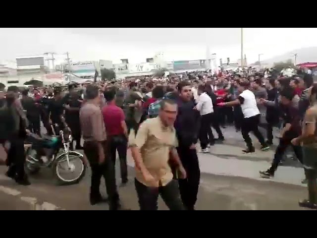 Iran, le 17 avril, Affrontement entre la population de Kazeroune et des forces de répression