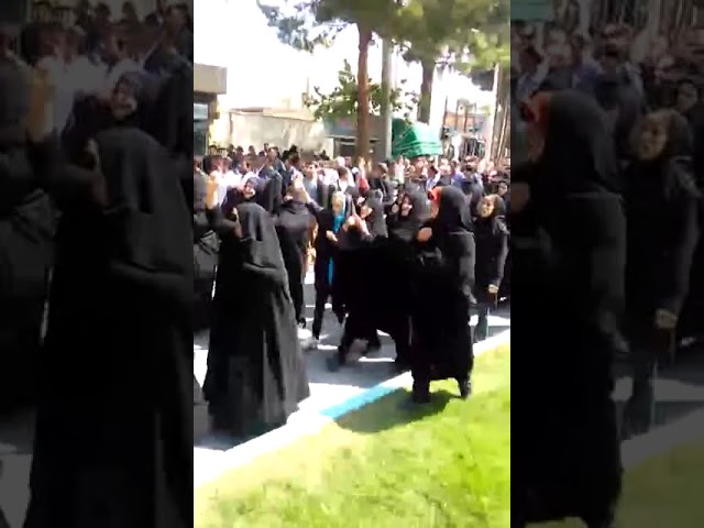 Iran, les agriculteurs manifestent depuis l&rsquo;aube pour leur droit  l&rsquo;eau et contre la répression