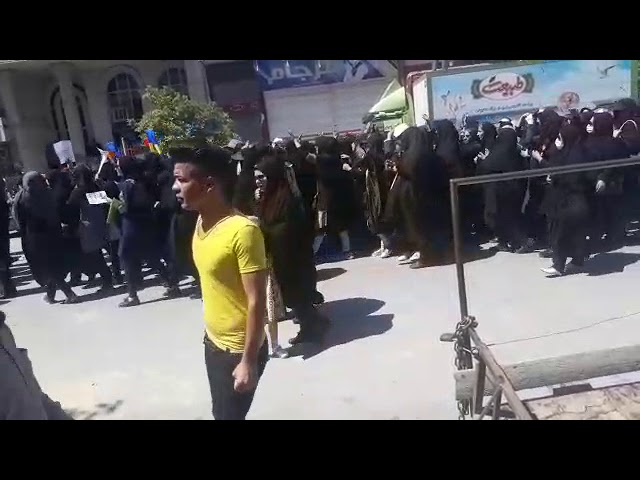 Iran, Kazeroun – La présence massive des femmes dans les manifestations du Kazeroon