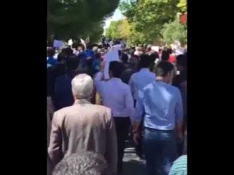 Iran, le 20 mai, Shahroud : Grande manifestation contre la décision de l’État