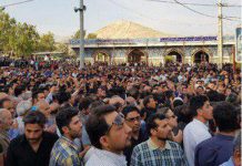 Iran : Funérailles de trois martyrs du soulèvement de Kazeroun avec le slogan de « Mort au Dictateur » – vidéos kazeroun iran martyrs