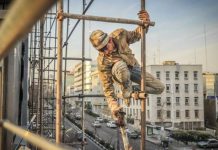 Un rapport sur les conditions de travail précaires de 1.500.000 ouvriers iraniens du secteur de la construction travail iran constrauction