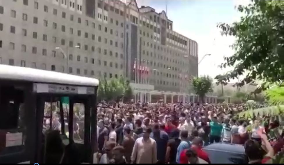 Iran démonstration devant majlis