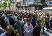 Vidéos / Iran : Manifestations nocturnes à l’est de Téhéran avec le slogan « à bas le dictateur » Iran : Manifestations nocturnes à l'est de Téhéran