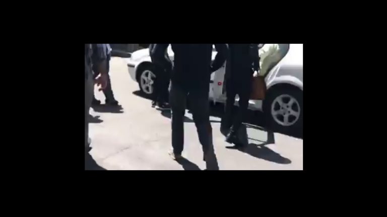 Iran, Karadj, arrestation d&rsquo;une femme qui scande  en publique des slogans contre la dictature