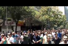 Iran, le 25 juin: « A mort le dictateur » scandent ces jeunes à Téhéran