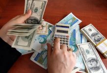 Iran : La valeur du rial a baissé de 120 % en six mois Iran : La valeur du rial a baissé de 120 % en six mois