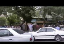 Le marché du dollar à Marivan (Kurdistan) avec la chute vertigineuse de la devise iranienne