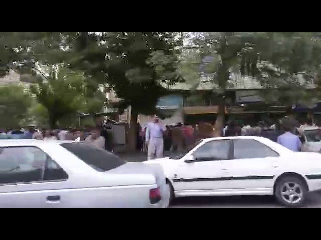 Le marché du dollar à Marivan (Kurdistan) avec la chute vertigineuse de la devise iranienne