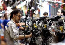 Iran : 450 000 ouvriers de l’industrie automobile sur le point d’être licenciés Iran : 450 000 ouvriers de l’industrie automobile sur le point d’être licenciés