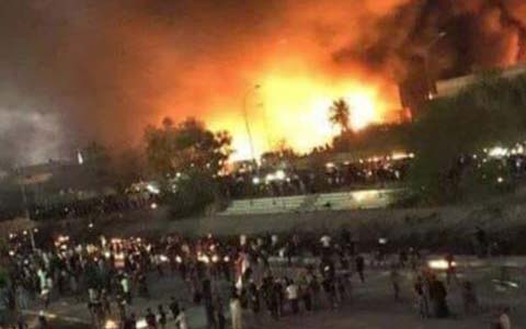 Le consulat d’Iran incendié par les manifestants à Bassora en Irak
