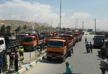 Vidéo – Les mollahs, craignant la poursuite de la grève des conducteurs de camions, les menacent d’exécution et arrêtent des dizaines de conducteurs Les mollahs, craignant la poursuite de la grève des conducteurs de camions, les menacent d'exécution et arrêtent des dizaines de conducteurs