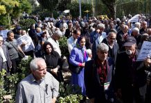 Vidéos : Les retraités protestent massivement contre la pauvreté et la cherté de la vie en Iran Vidéos : Les retraités protestent massivement contre la pauvreté et la cherté de la vie en Iran
