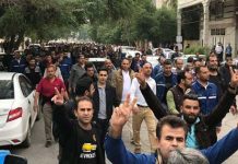 Les travailleurs de l’acier et de la canne à sucre d’Ahvaz et de Haft Tappeh font face aux mesures répressives du régime iranien Les travailleurs de l'acier et de la canne à sucre d'Ahvaz et de Haft Tappeh font face aux mesures répressives du régime iranien