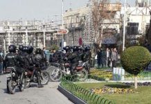 Manifestation du personnel éducatif d’Ispahan malgré les mesures répressives et l’arrestation de dizaines de manifestants Manifestation du personnel éducatif d'Ispahan malgré les mesures répressives et l'arrestation de dizaines de manifestants