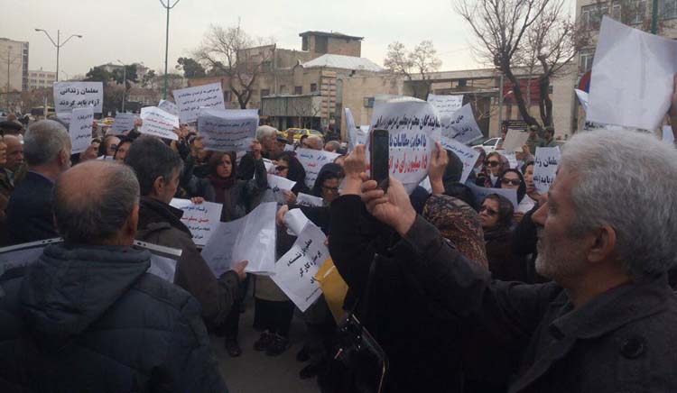Manifestations d'agriculteurs à Ispahan et de retraités à Téhéran et à Machhad