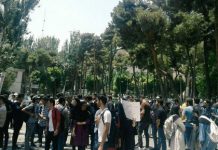 Des étudiants en colère manifestent en Iran Des étudiants en colère manifestent en Iran
