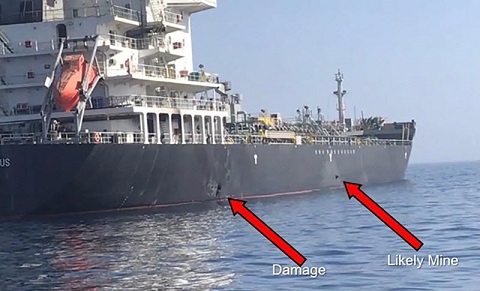 Les États-Unis publient une vidéo montrant les pasdaran en train d'enlever une mine non explosée d'un pétrolier du Golfe