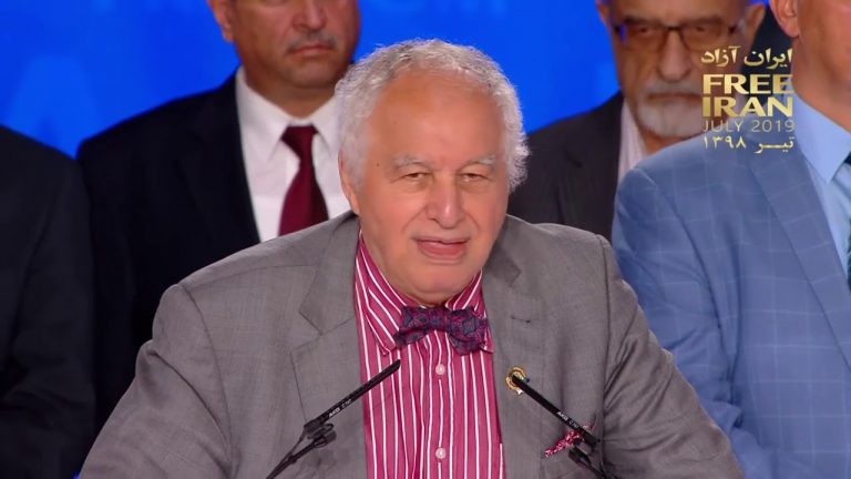 Sid Ahmed Ghozali avec la délégation arab à la conférence Iran libre