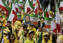 Des milliers de personnes se rassemblent à New York pour soutenir le changement de régime iranien Des milliers de personnes se rassemblent à New York pour soutenir le changement de régime iranien