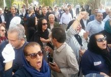 Les Iraniens continuent de protester malgré la répression violente Les Iraniens continuent de protester malgré la répression violente