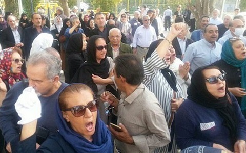 Les Iraniens continuent de protester malgré la répression violente