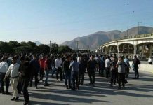 Iran : Manifestation des travailleurs d’Azarab pour la 3ième journée consécutive malgré les attaques brutales des forces répressives Iran : Manifestation des travailleurs d’Azarab pour la 3ième journée consécutive malgré les attaques brutales des forces répressives