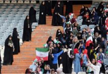 Vidéo – Iran : Permettre aux femmes d’entrer dans le stade de football, une opération de communication cynique Iran : Permettre aux femmes d'entrer dans le stade de football, une opération de communication cynique