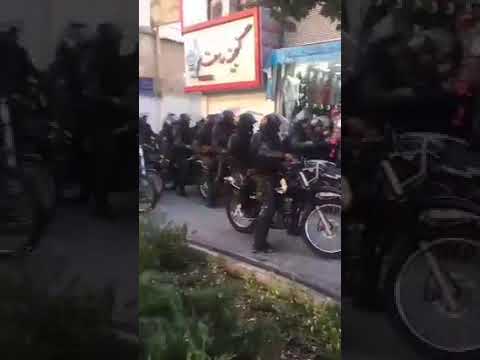 A la ville de Chiraz en Iran la manifestation contre la hausse du prix du carburant