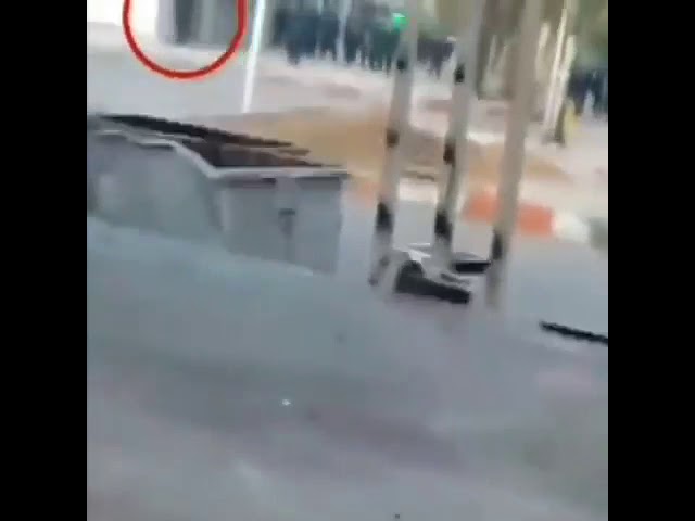 Des forces de répression tirent sur les manifestants Kermanchah Boulevard Tagh Bostan Iran