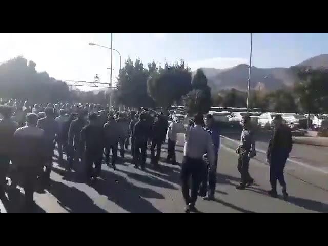 Iran – Manifestation- les ouvriers d’Azarab de la ville d’Arak