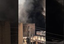 La population en Iran révoltée par le vol et la répression met le feu aux banques