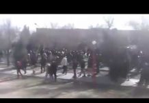 Ispahan Iran à l’université Industriel – « Canons, Chars et pétards le mollah doit dégager »!