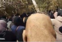 Iran, manifestation à Sanandaj : « Khamenei assassin » et « A bas le tyran, qu’il soit chah ou guide suprême »