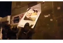 Iran : des affiches à l’effigie du pasdaran Soleimani brûlées Iran : des affiches à l’effigie du pasdaran Soleimani brûlées