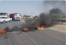 La population de Ghizanieh d’Ahwaz bloque la route Ahwaz-Ramhormoz pour protester contre la pénurie d’eau