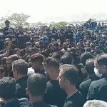 Iran : indignés par l’exécution d’Abbas-Qoli Salehi, une foule venue de Yazdanshahr assiste à ses funérailles