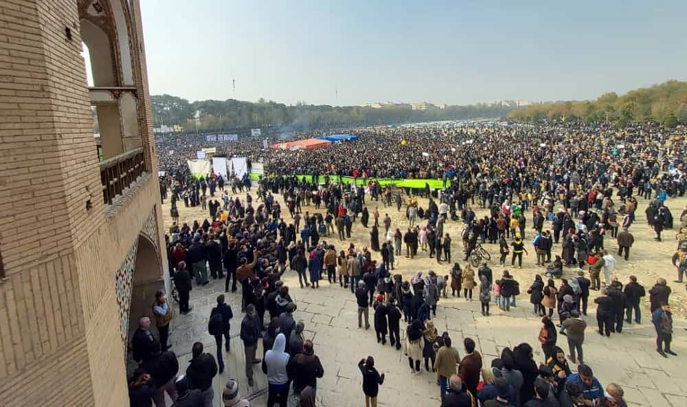 Khamenei affronte le soulèvement d'Ispahan avec les artifices les plus ridicules contre l’OMPI