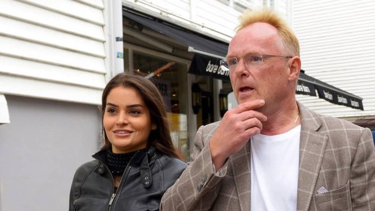 Per Sandberg, alors ministre norvégien de la Pêche, et d'un autre agent du VEVAK nommé Bahareh Heidari