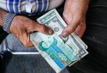 Iran : Le gouvernement de Raïssi face à un véritable dilemme pour supprimer le taux de change préférentiel