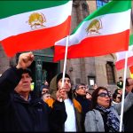 Stockholm : Les Iraniens protestent contre des affiches du Vevak des mollahs