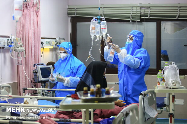 L'hospitalisation augmente de 350 % au Guilan, 400 % au Khorassan du Sud, 100 % au Khouzistan et 97 % au Khorassan-Razavi • - Le ministère de la Santé : Les décès dus au coronavirus sont revenus à deux chiffres et 2375 nouveaux patients ont été identifiés ces dernières 24 heures. • Alireza Zali : Le nombre de visites dans les centres médicaux et de traitement du Coronavirus a augmenté à Téhéran, et le nombre d'hospitalisations à Téhéran évolue progressivement. • Payam Tabresi : Nos cas ambulatoires ont à nouveau augmenté de manière significative ; il semble qu’une nouvelle vague débute dans le pays. • Minou Mohraz : Nous sommes confrontés à une augmentation du nombre de patients. Le coronavirus n'est pas terminé et les types BA4 et BA5 vont se propager en Iran.