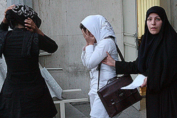 Le régime des mollahs intensifie ses mesures répressives par crainte de la propagation des soulèvements et du rôle d’avant-garde des femmes
