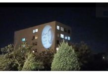 Projection d’un immense portrait de Maryam Radjavi à Karadj avec le slogan « on le peut et on le doit »