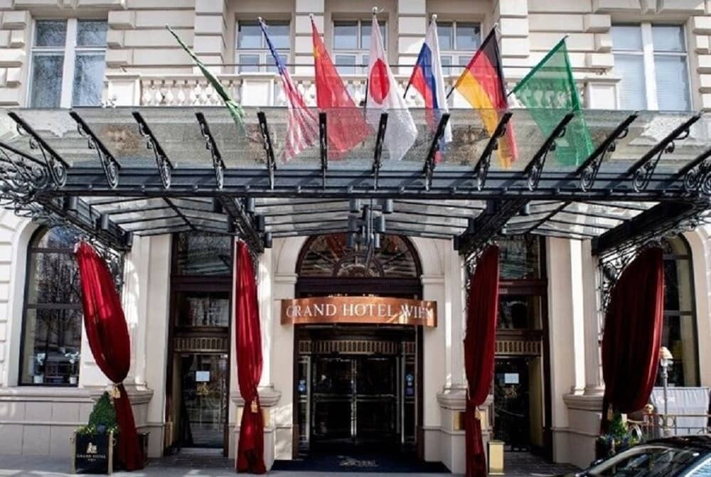 Les pourparlers visant à relancer le JCPOA ont débuté alors que le régime iranien multiplie les menaces