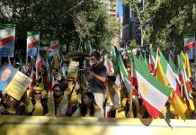 Pendant la rhétorique de Raïssi à l’Assemblée générale de l’ONU, les Iraniens rassemblés à New York déplorent le meurtrier de masse