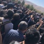Une foule immense à Saqqez en souvenir de Mahsa Amini