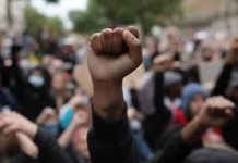 Au 75e jour du soulèvement, manifestations nocturnes dans tout l’Iran