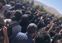 Khamenei commet un nouveau crime contre l’humanité en tuant des fidèles après la prière qui protestaient à Khash
